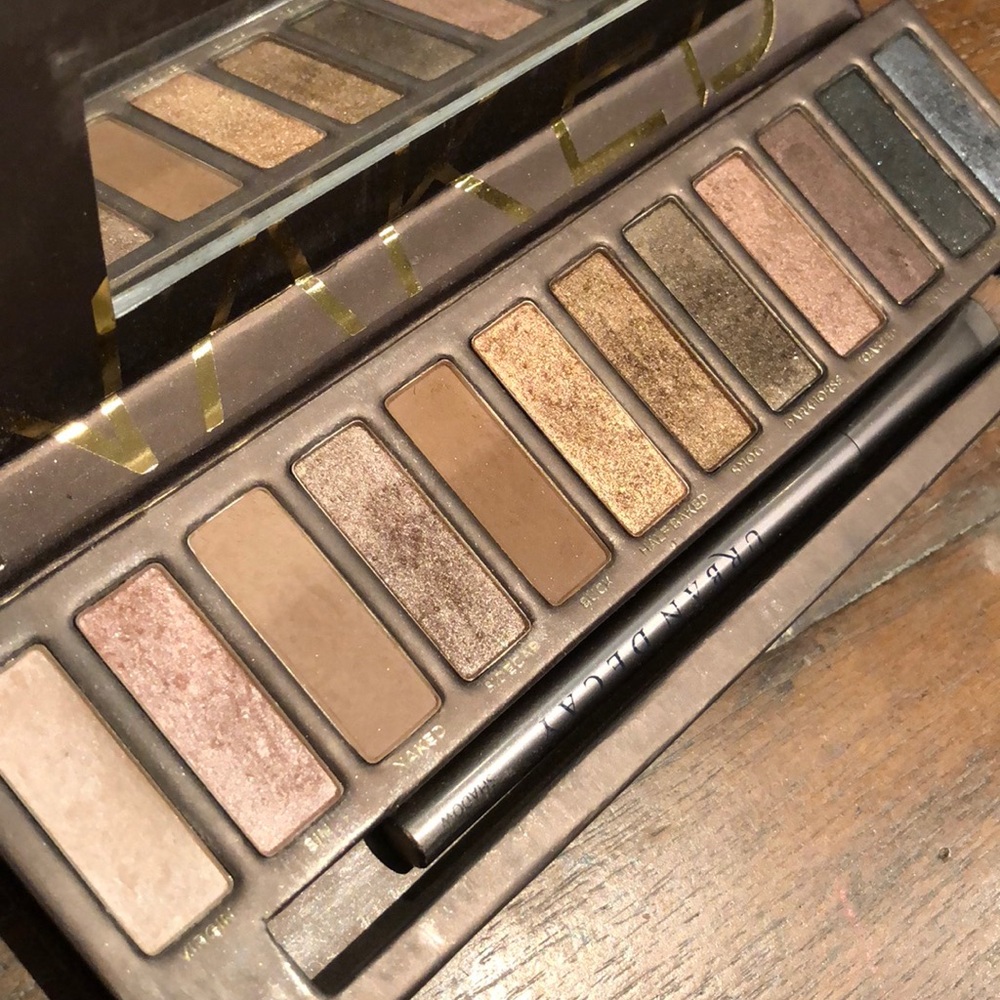 Urban Decay NAKED eyeshadow palette
